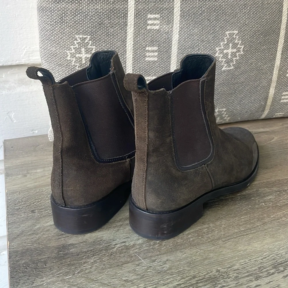 Women’s Chelsea boots